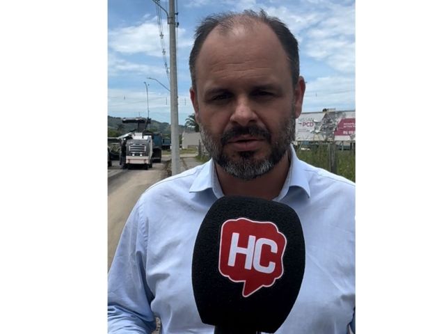 (Vídeo) Tubarão iniciou nesta quarta-feira (12) revitalização asfáltica da Rua Cândido César Freire Leão