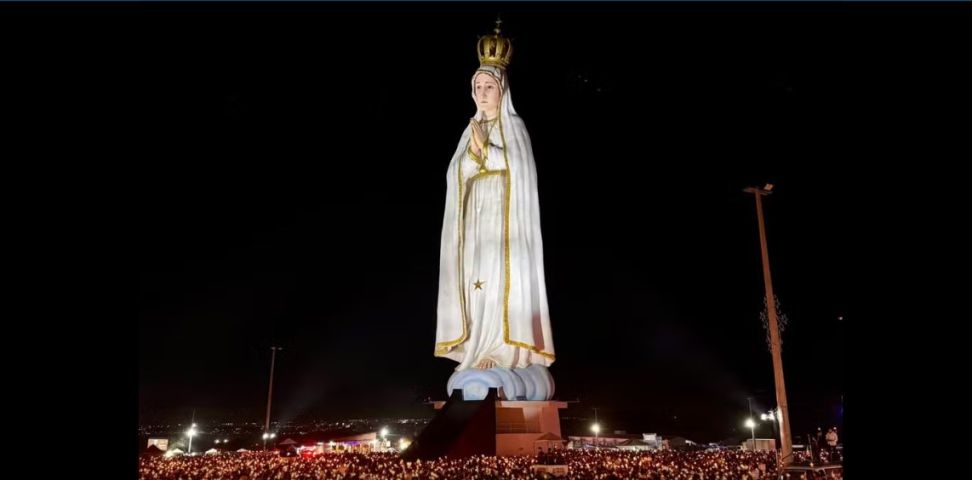 (Vídeo) Maior que o Cristo Redentor, imagem de Nossa Senhora de Fátima atrai milhares de fiéis no Ceará