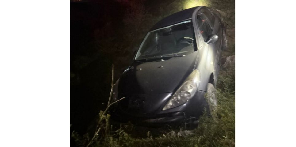 Veículo cai em ribanceira e deixa quatro feridos em Treze de Maio na madrugada deste sábado, 15