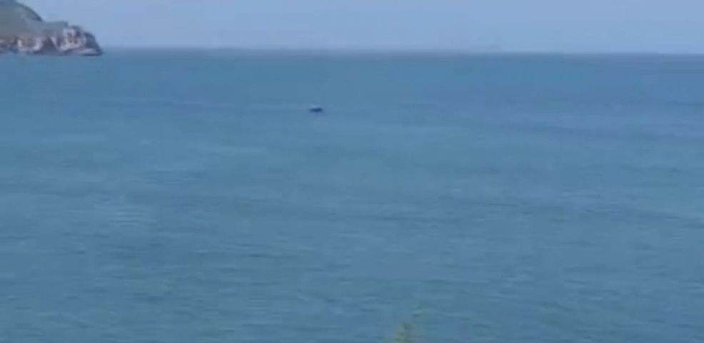 (Vídeo) Policiais e pescador salvam três internos de clínica arrastados pela correnteza na Praia do Rosa