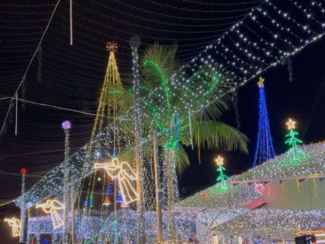 Em SC: Vídeo registra o momento em que a casa mais iluminada do Brasil é acesa