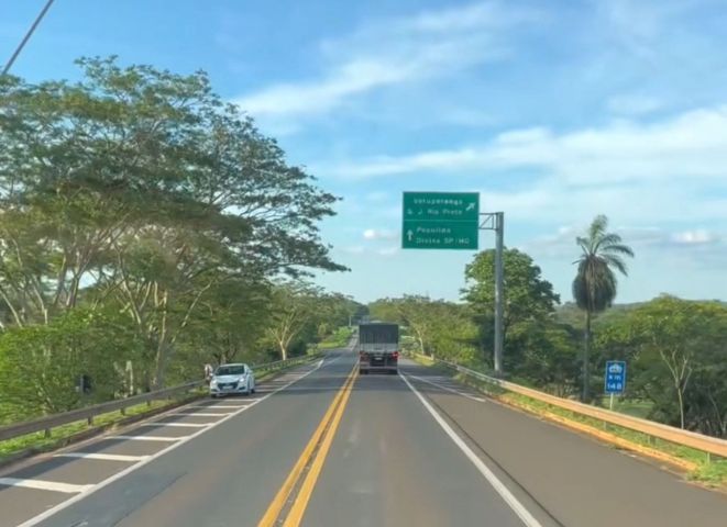 (Vídeo) Caminhoneiro de Braço do Norte emociona a web ao se despedir do pai antes de seguirem por rotas diferentes