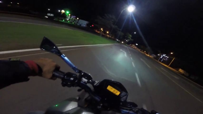 Motoboy é rendido por cinco homens encapuzados durante entrega de lanche em Tubarão