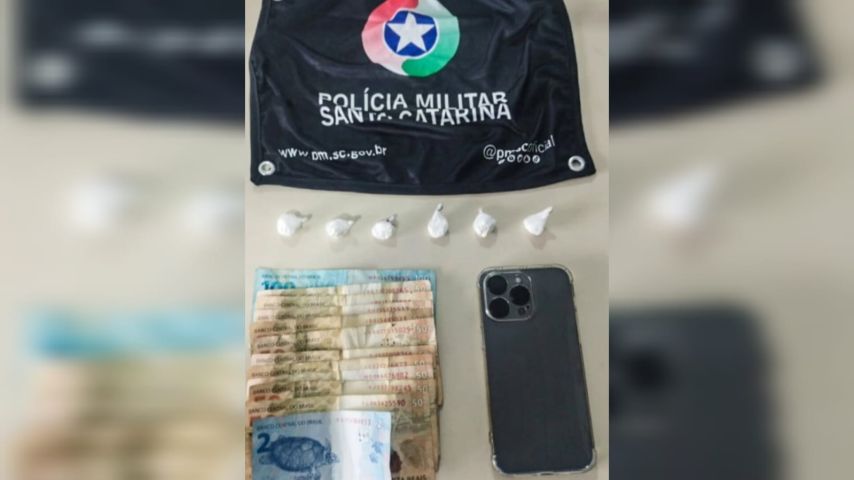Jovem é preso por tráfico de drogas na tarde desta segunda-feira (17), em Tubarão