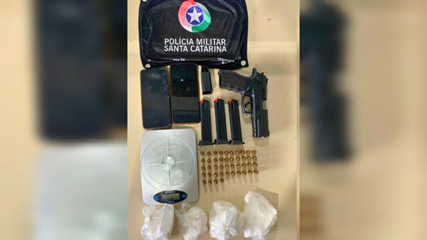 Três pessoas são presas por tráfico de drogas e posse ilegal de arma de fogo, em Tubarão