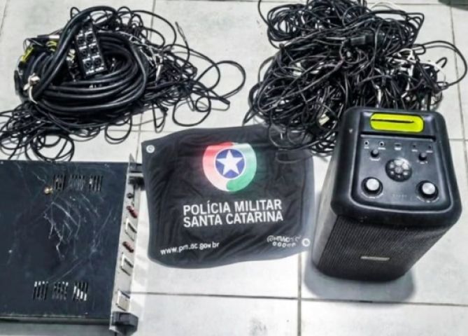 Polícia prende dois homens por furto no bairro Dehon, em Tubarão