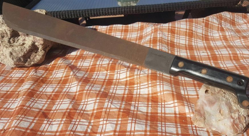 Tentativa de homicídio: homem é atacado com facão em Laguna e PM procura dois suspeitos