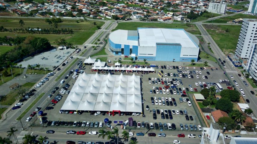 Hiper Motors promove feirão automotivo especial de Black Week na Arena Multiuso