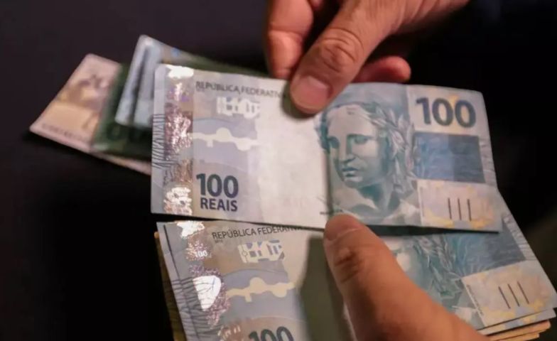 Primeira parcela do 13º salário é paga nesta sexta (28); saiba quem tem direito 