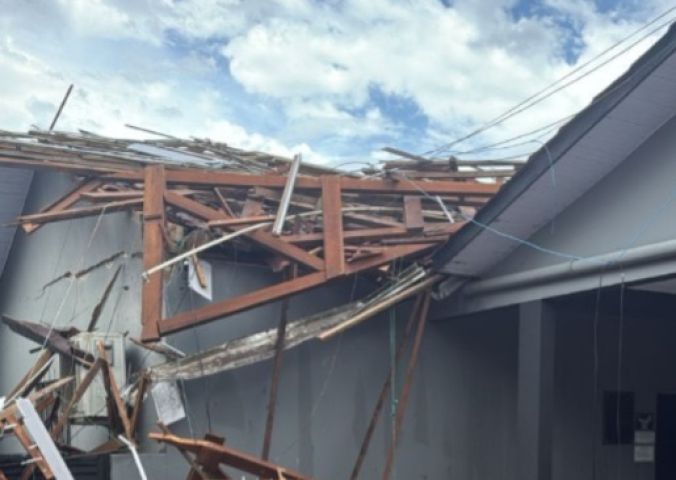 Orleans: forte tempestade provoca destruição da delegacia de Polícia Civil