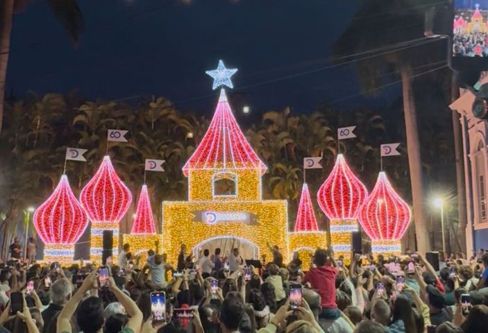 (Vídeo) Contagem regressiva: confira o momento em que o Castelo Diamante é aceso no Centro de Tubarão