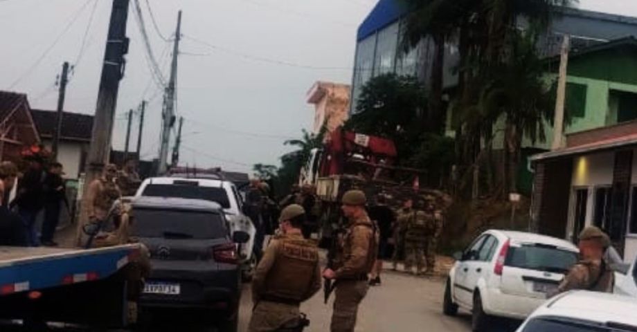 Assaltante de banco foragido da Justiça morre em confronto com o BOPE em Braço do Norte