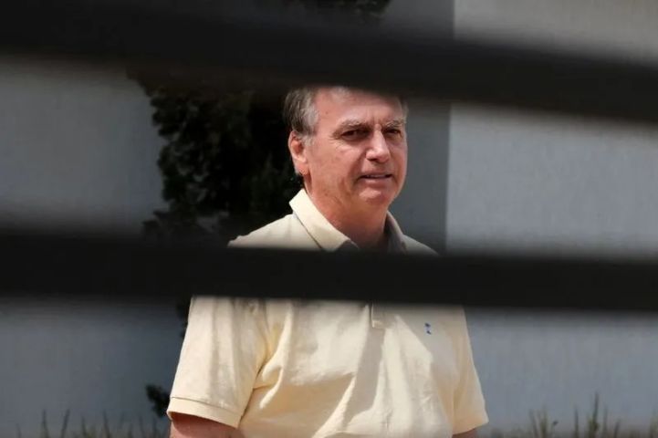 Bolsonaro pode ir ao regime semiaberto a partir de 2033
