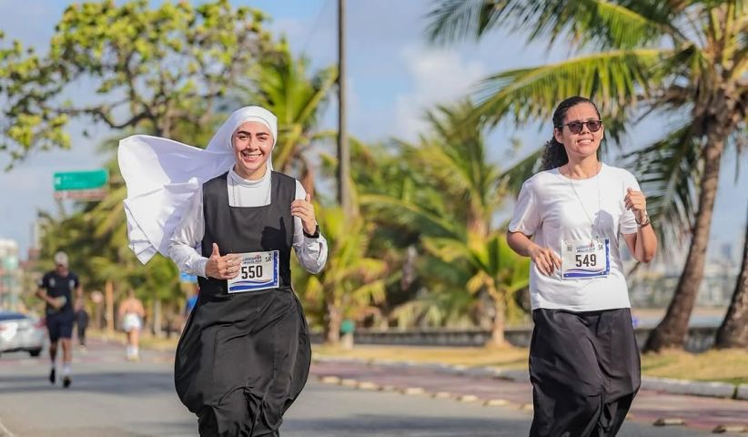 Freira chama atenção ao participar de corrida em João Pessoa e viraliza nas redes sociais