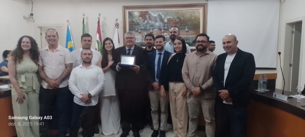 Comunicador Haroldo Oliveira Silva, o Dura, colunista do HC Notícias, é homenageado em Capivari de Baixo