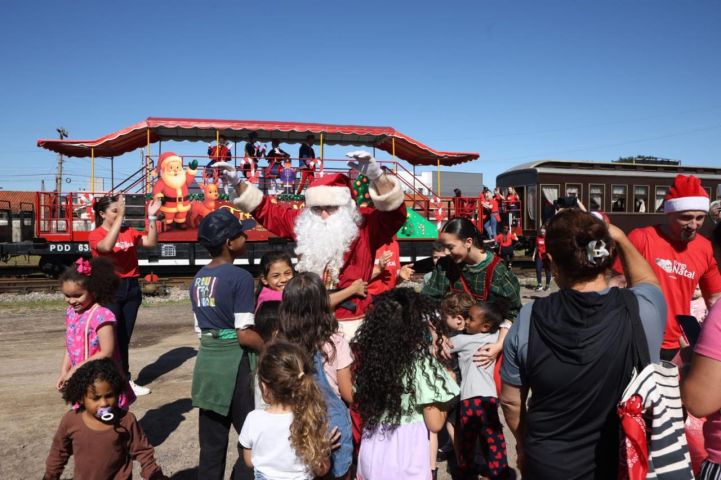 Segundo dia do Trem de Natal da FTC encerra 29ª edição com mais de 23 mil brinquedos distribuídos
