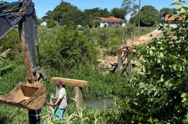 Ponte do São Geraldo começa a ser reconstruída em Tubarão