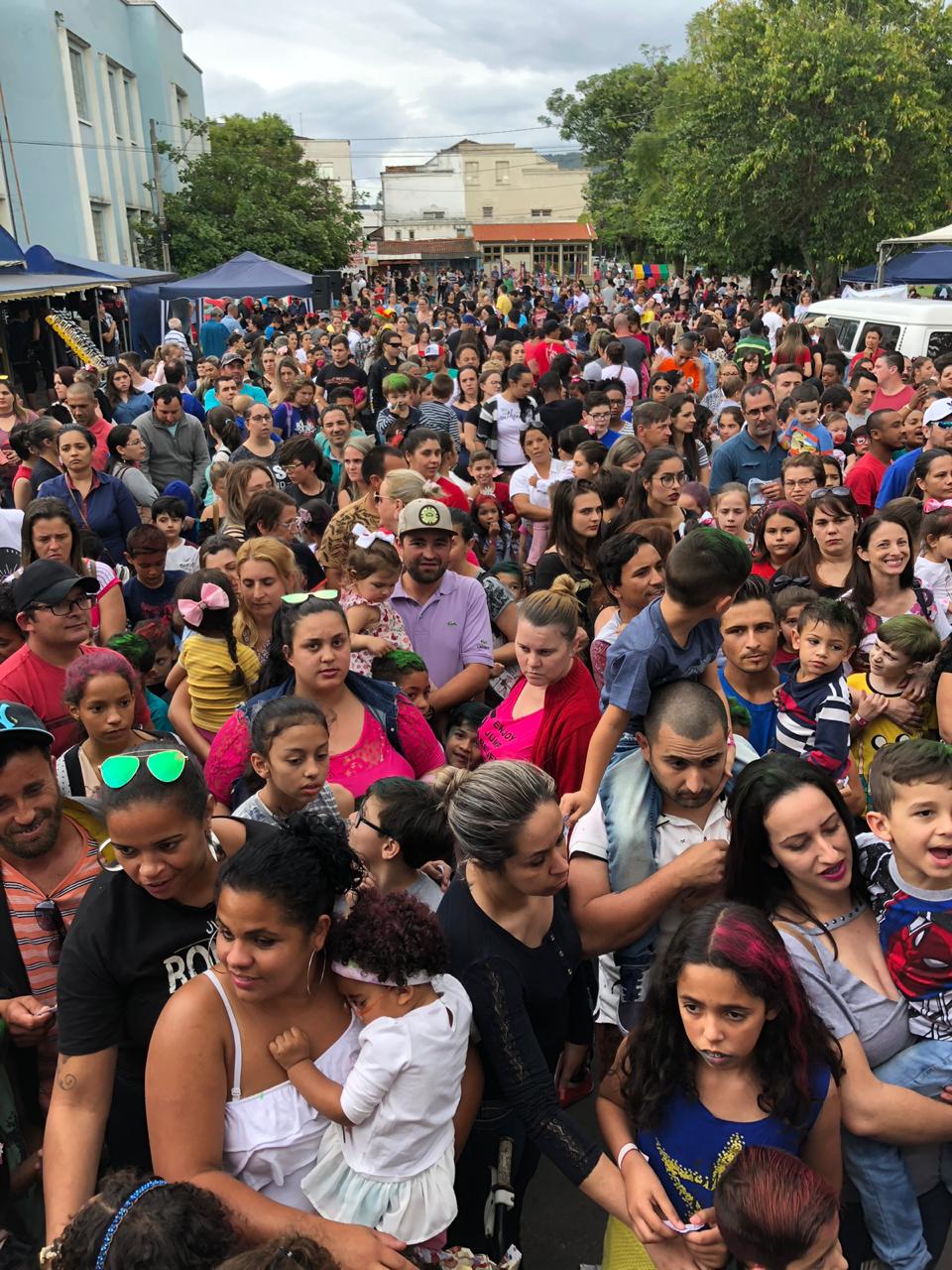 Mais de 2 mil pessoas participam do Domingo na Rua, em Tubarão