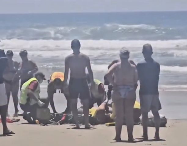 Homem é resgatado pelos bombeiros após afogamento, em Imbituba