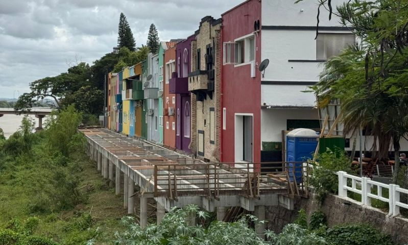 Madeiras do deck do Rio Tubarão são removidas para dar lugar a estrutura de concreto