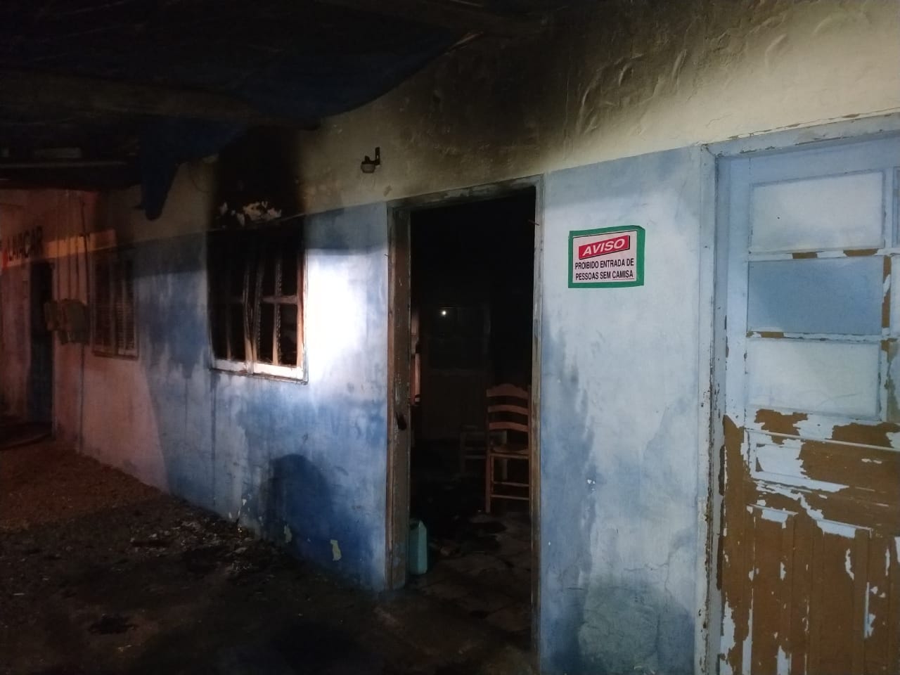Residência é atingida por incêndio em Imbituba