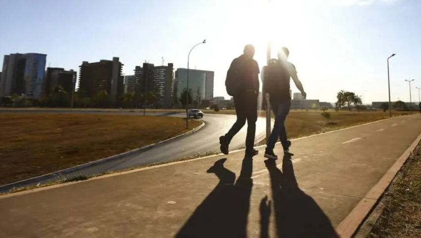 Verão começa domingo (21) e eleva temperaturas em todo o país