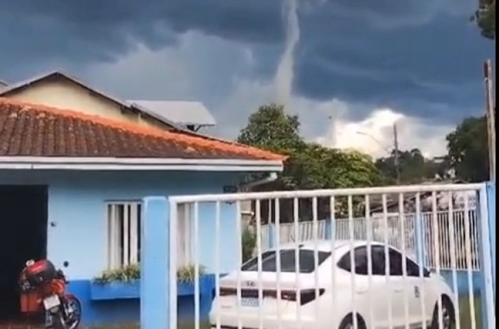 VÍDEO: Nuvem “escudo” chama a atenção em Águas de Chapecó