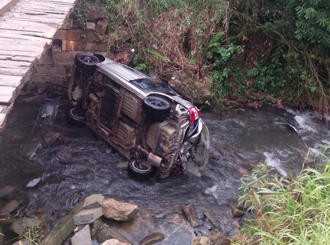 Capotamento deixa nove feridos, incluindo seis crianças, em Paulo Lopes