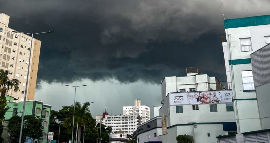 Calor forte antecedeu temporal: Tubarão registra 36,1 °C e entra no ranking das maiores temperaturas de SC