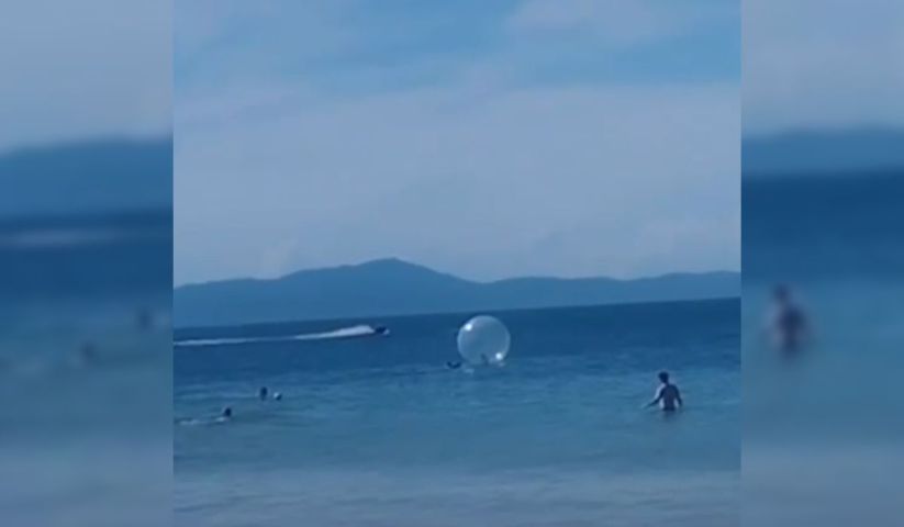 VÍDEO: Criança que brincava em bolha inflável é arrastada pelo mar na Praia da Lagoinha, em Florianópolis