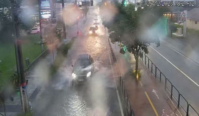 Chuvas deixaram mais de 50 mil pontos sem energia em Santa Catarina