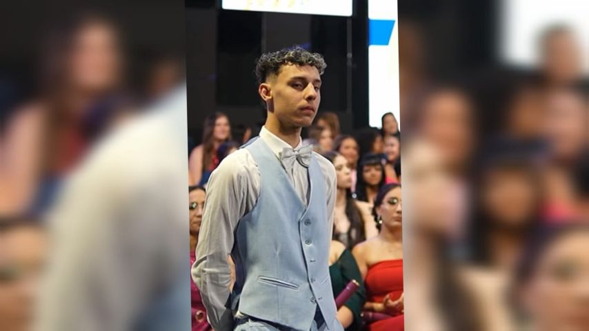 VÍDEO: Estudante de Criciúma homenageia pais deficientes auditivos durante formatura