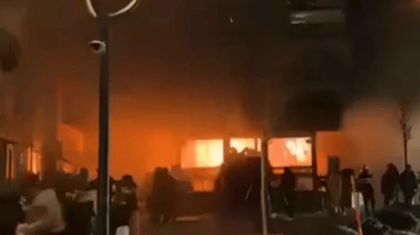 VÍDEO: Incêndio em estação de esqui na Suíça deixa 40 mortos