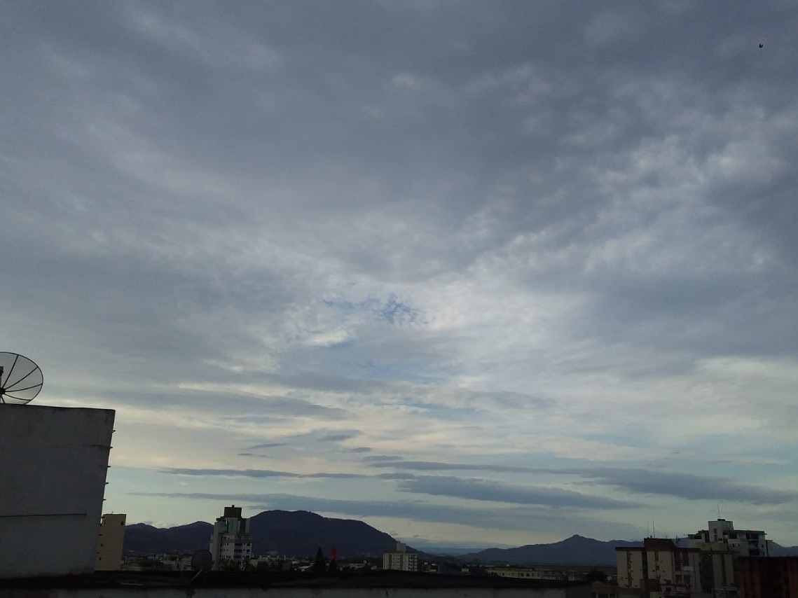 Semana será com nuvens e sol em SC; a partir de quinta-feira muda!