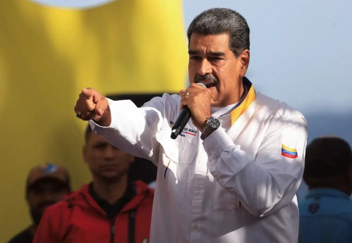 VÍDEO: Venezuelanos celebram captura de Nicolás Maduro após ataque norte-americano