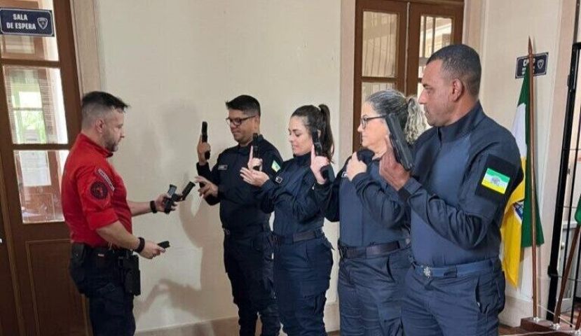 Guarda Municipal de Laguna recebe autorização federal para porte de arma de fogo