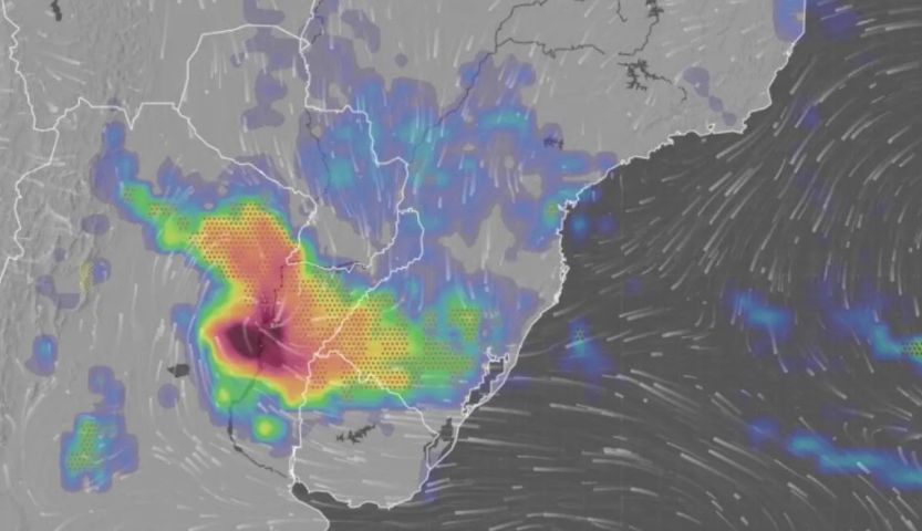 Sistema de baixa pressão, calor e umidade viram 'combo' para temporais e ventos fortes em SC