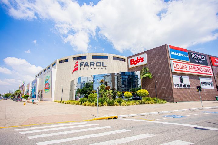 Stand-up nacional, música e atrações infantis marcam o verão do Farol Shopping