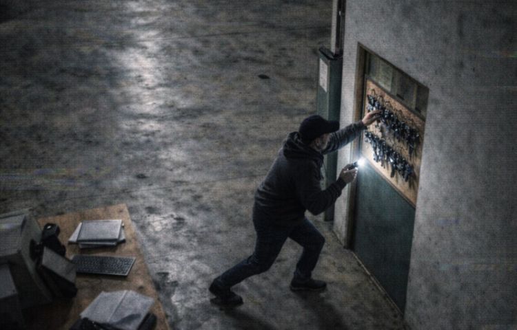 Ex-funcionário entra na empresa de madrugada e furta chaves de caminhões da coleta de lixo em Imbituba