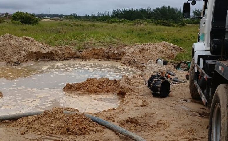 Rompimento de adutora deixa bairros sem água neste domingo (11) em Laguna
