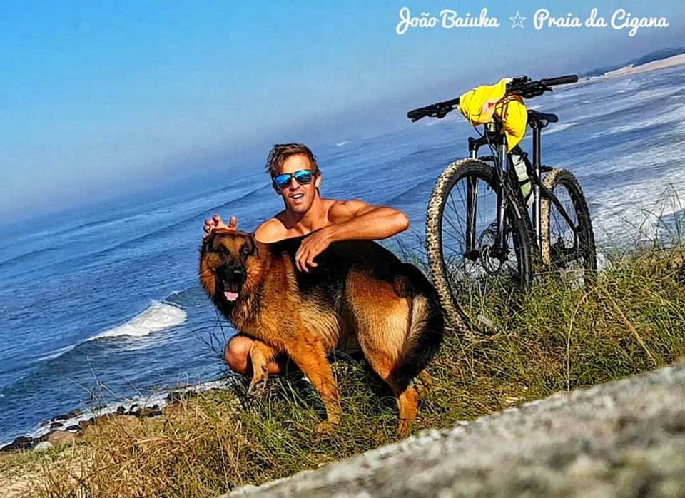 Resgate de baleia no Farol de Santa Marta, em Laguna, é destaque nacional