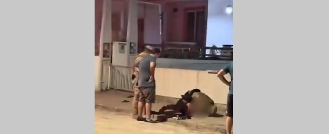 (Vídeo) Homem em possível surto psicológico causa tumulto no centrinho de Itapirubá e mobiliza a PM