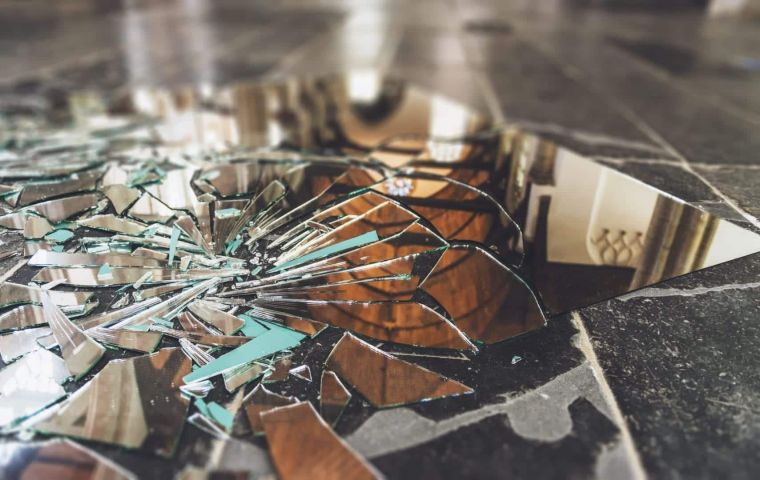 Discussão por espelho quebrado termina em agressão e ameaça com taco de beisebol em Braço do Norte