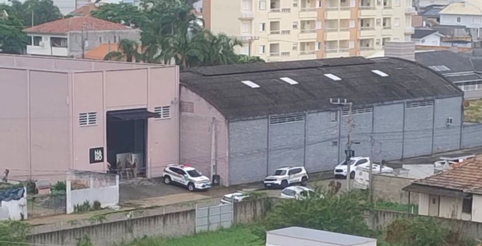 Homem morre após acidente com placa de mármore em Tubarão