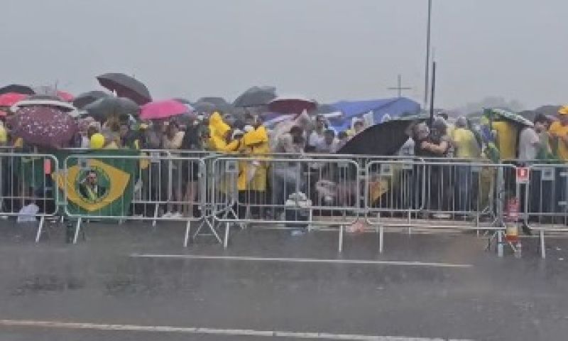 VÍDEO: Imagens mostram momento exato em que um raio atinge manifestantes em Brasília