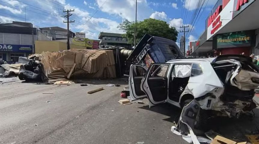 Motorista de carreta desgovernada que atingiu vários veículos em SC tem prisão preventiva decretada