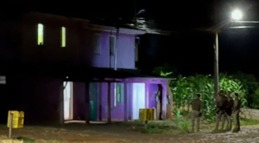 Mulher leva tiro no peito em SC e autor do disparo alega legítima defesa