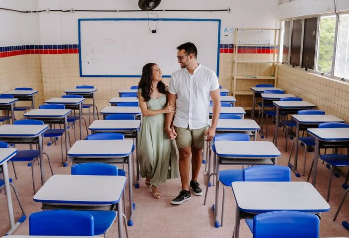 Casal escolhe escola pública onde se conheceu para ensaio de pré-casamento no Recife