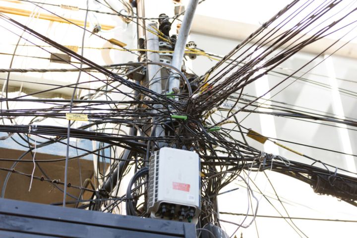 Reunião define próximos passos do mutirão de retirada de fios obsoletos