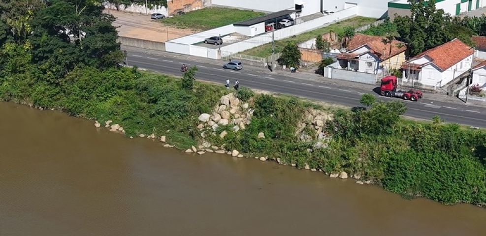 VÍDEO: Prefeitura autoriza o início do enrocamento de taludes nas margens do Rio Tubarão